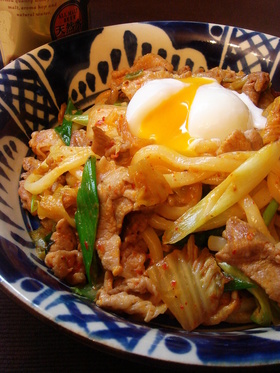 豚キムチ焼きうどん◇温たまのせ