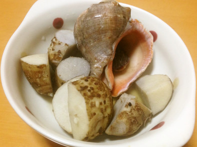 ニシ貝と里芋の塩煮の写真