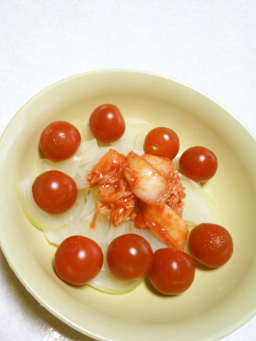 玉ねぎトマトキムチサラダの画像