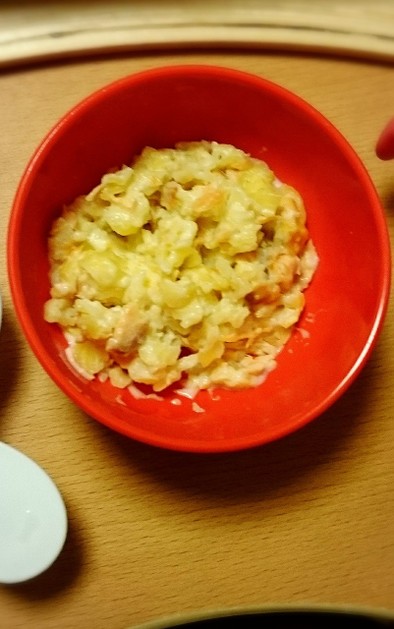 離乳食 マカロニと鮭のホワイトソース煮の写真