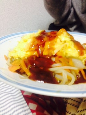 マルちゃん焼きそば弁当のかに玉乗せ〜♩