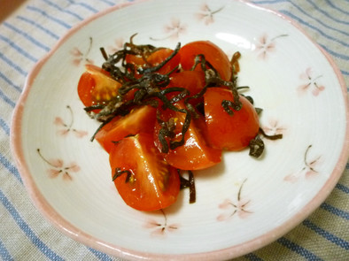 お弁当に♪簡単ミニトマトの塩こんぶ和えの写真