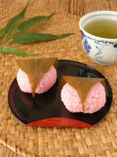 炊飯器で簡単★もち米の桜餅♪の写真