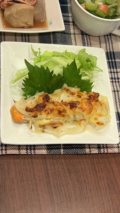 鮭のオニオン　チーズ焼きの写真