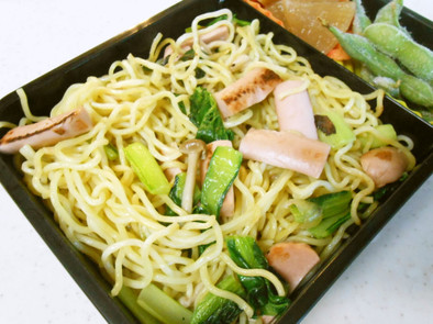 簡単☆魚肉ソーセージと小松菜の焼きそばの写真