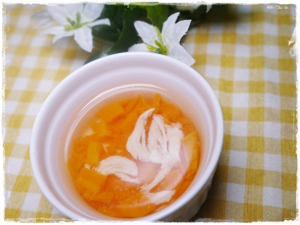 離乳食中期　鶏のささみとにんじんのスープの画像