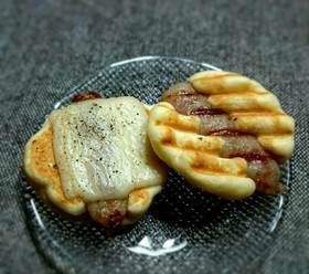 ウインナーとチーズの手づかみパンケーキ♡