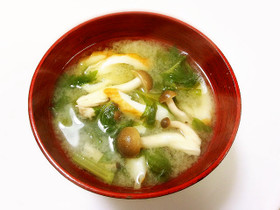 セロリの葉と竹輪のお味噌汁☆美味しいよ!