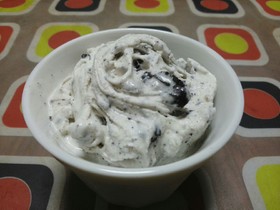 オレオとバニラアイスでクッキー&クリーム