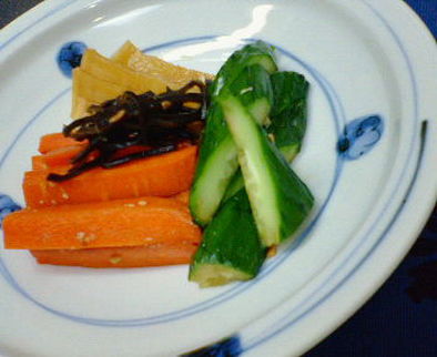塩昆布と味噌で野菜の一夜漬けの写真