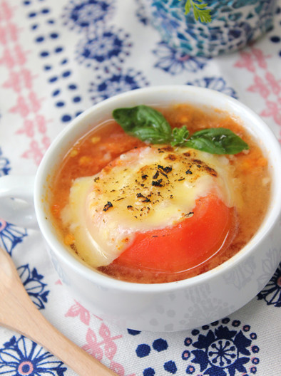 トマトのカプレーゼスープの写真