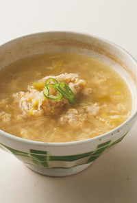 鶏ひき肉とネギのレモン風味スープ