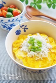 朝食ランチに♫ふわふわ卵としらすの丼ぶりの写真