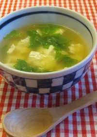 セロリの葉入りくずし豆腐のスープ