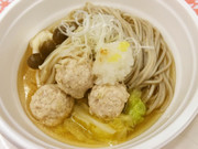 鶏団子と木の子の汁そば ゆず風味の写真