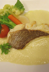 真鯛のポワレ　コールラビのソース
