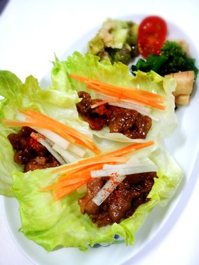 簡単!豚肉のコチュジャン炒めレタス巻き