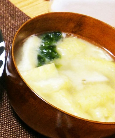 里芋とあおさの味噌汁の写真