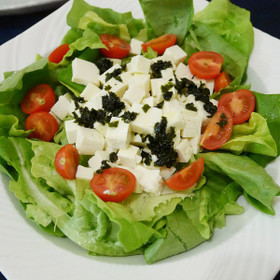 わかめご飯の素ドレッシングのサラダ