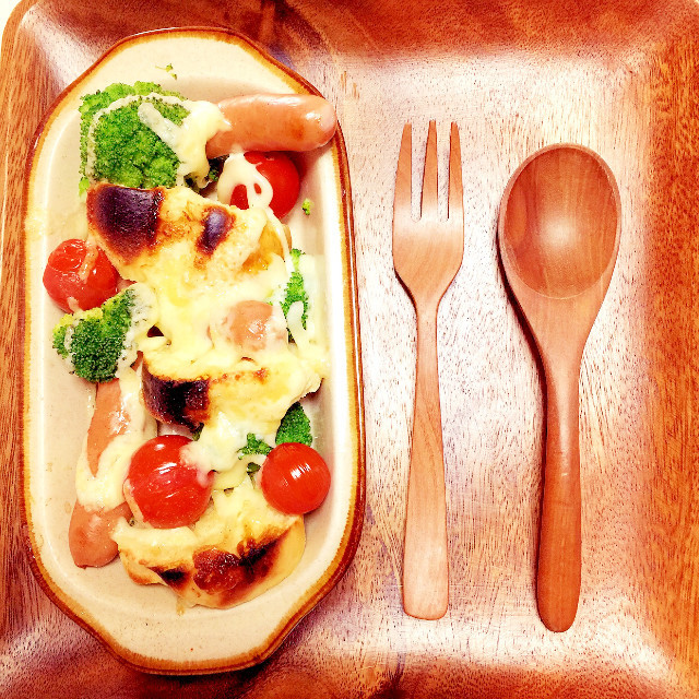 簡単朝食！パンと野菜のチーズ焼きの画像