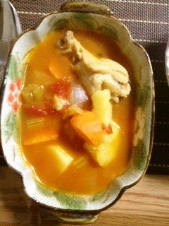 クローブ風味のスパイシートマトスープ
