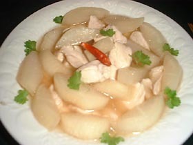 鶏大根のスープ煮の画像