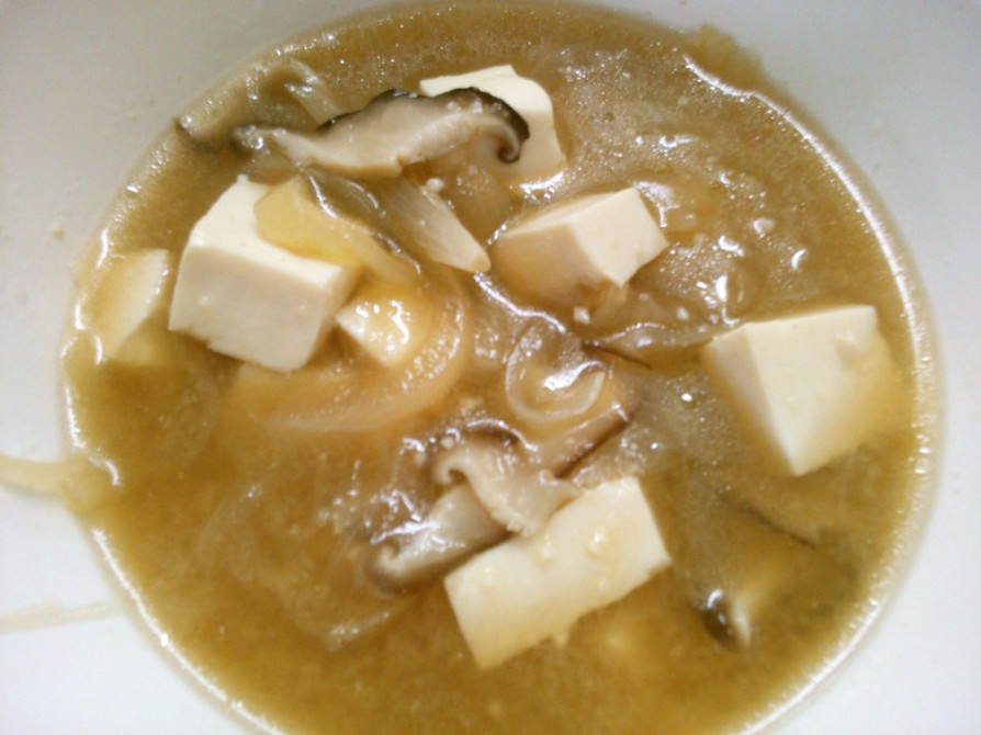 とろとろ　玉ねぎ　椎茸　豆腐　中華スープの画像
