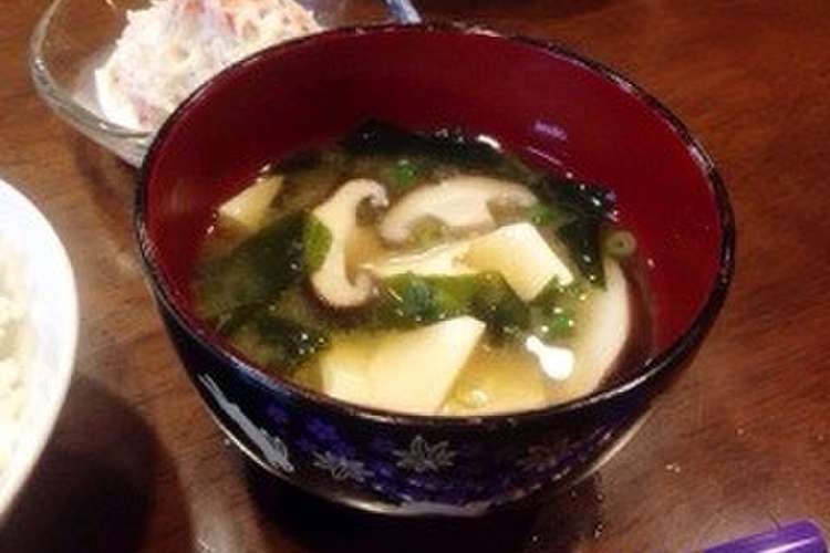 簡単 椎茸とわかめと豆腐のお味噌汁 レシピ 作り方 By Cho クックパッド 簡単おいしいみんなのレシピが360万品