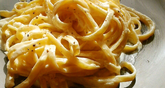 簡単な自家製アルフレッドソースのレシピ