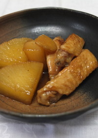 生姜の香り豊かな鶏手羽中と大根の煮物