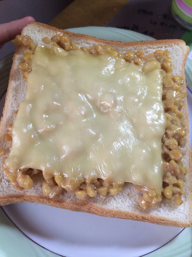 納豆チーズトーストの写真