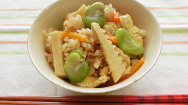 たけのことそら豆の炊き込みごはん レシピ 作り方 By よりみち クックパッド 簡単おいしいみんなのレシピが353万品