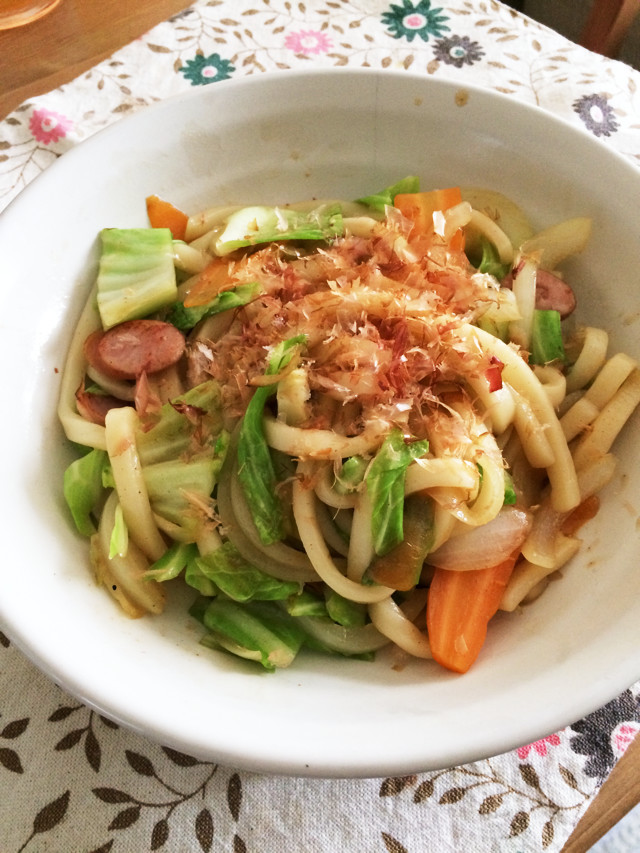 目分量でOK！麺つゆで簡単焼きうどん！の画像