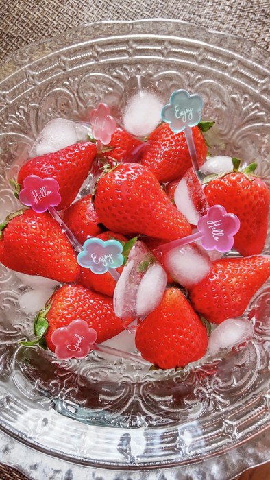 冷え冷え！氷で冷やして食べる♪苺や葡萄にの写真