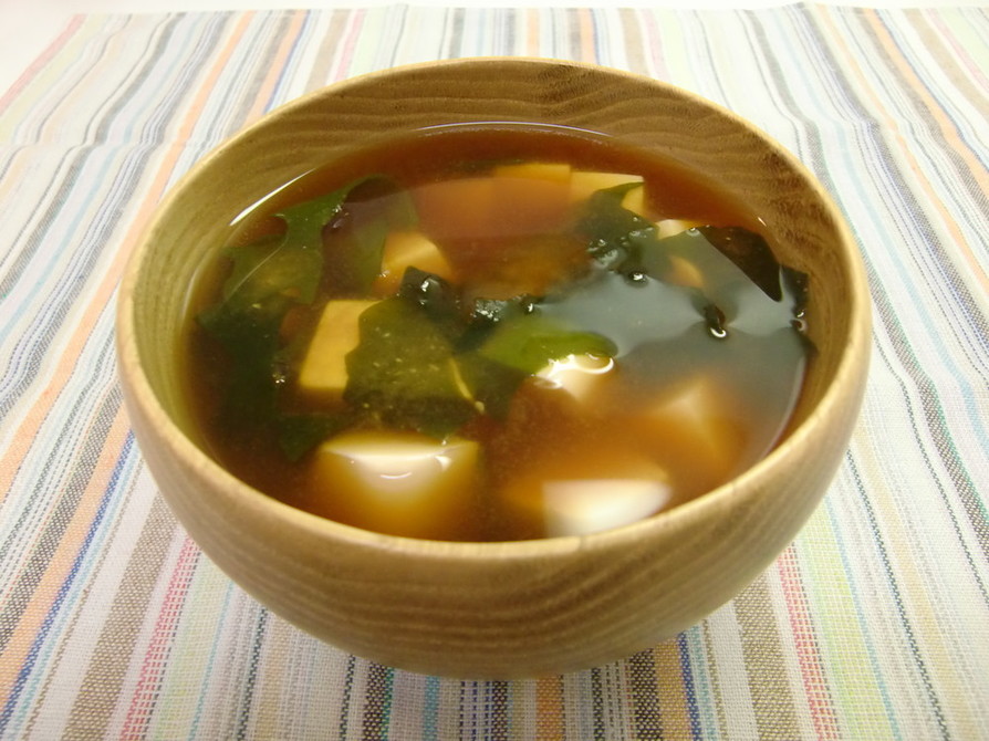 豆腐とわかめのおみそ汁の画像
