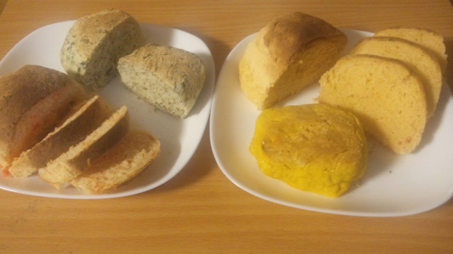 4種の彩り野菜のパンの画像