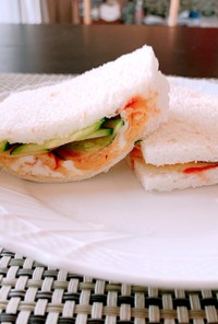 簡単★オムレツときゅうりのサンドイッチ