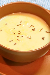 カレーミルクのキャラウェイシードスープ