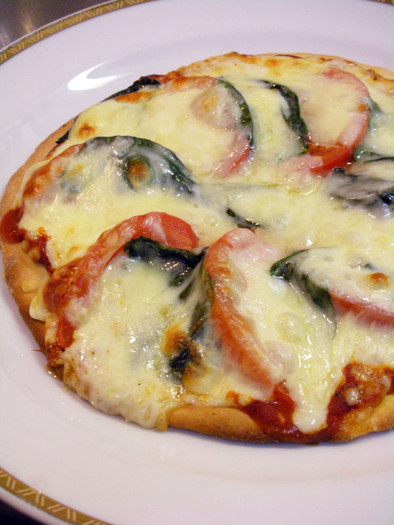簡単ピザミックスで美味しいマルゲリータ♪の写真