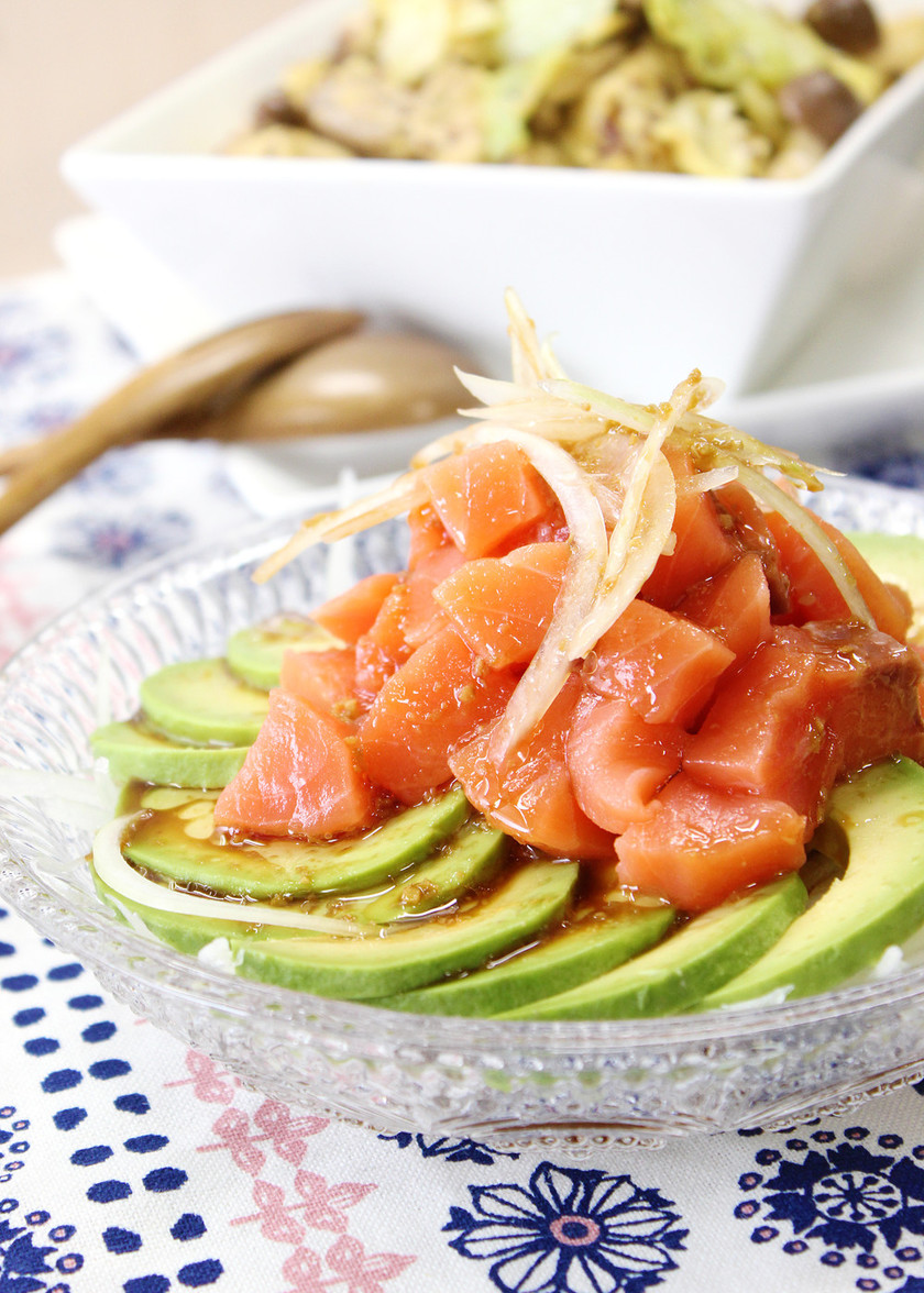 黒焼きローストサーモンとアボカド＆マンゴーサルサのレシピ