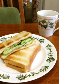 金山寺味噌ときゅうりのサンドイッチ