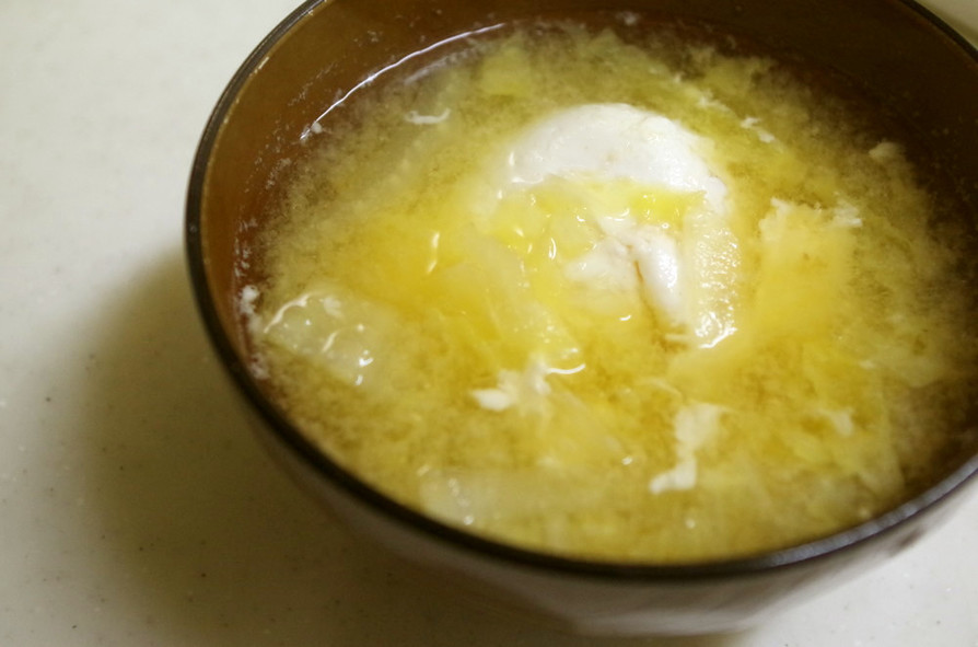 母の味☆白菜と落とし卵の味噌汁♪の画像