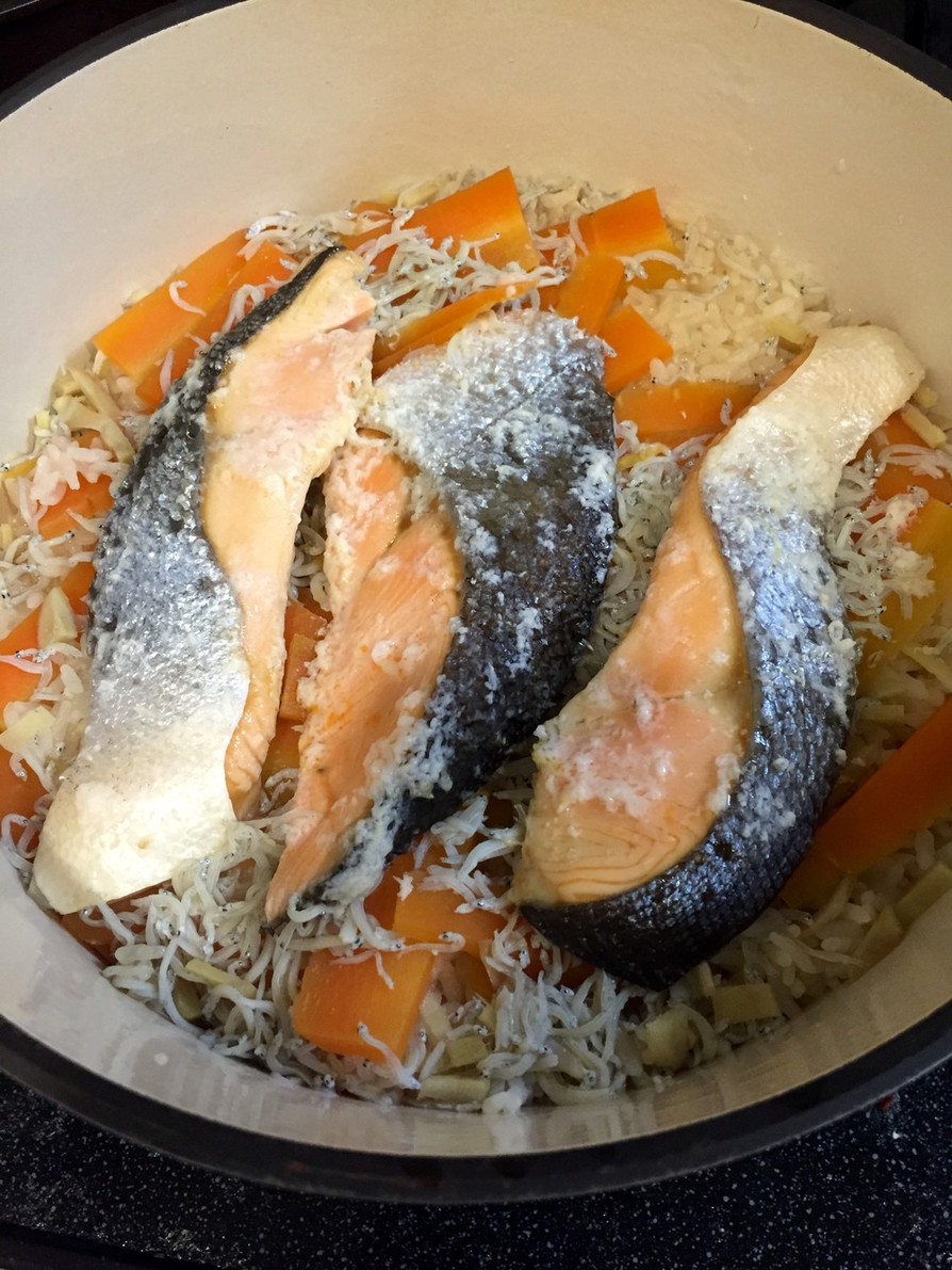 鮭の炊き込みご飯の画像