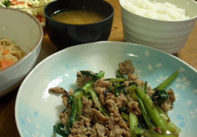 小松菜と豚肉の塩昆布炒めの写真