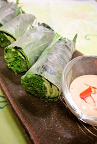 水菜とアボカドと韓国のりの生春巻き