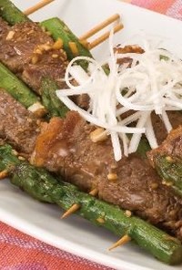 牛肉とアスパラの韓国風串焼き