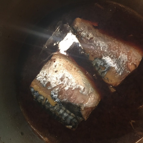 ルクルーゼでふっくら鯖の味噌煮
