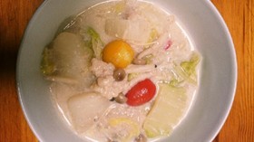 プニュつくねプチトマ豆乳鍋