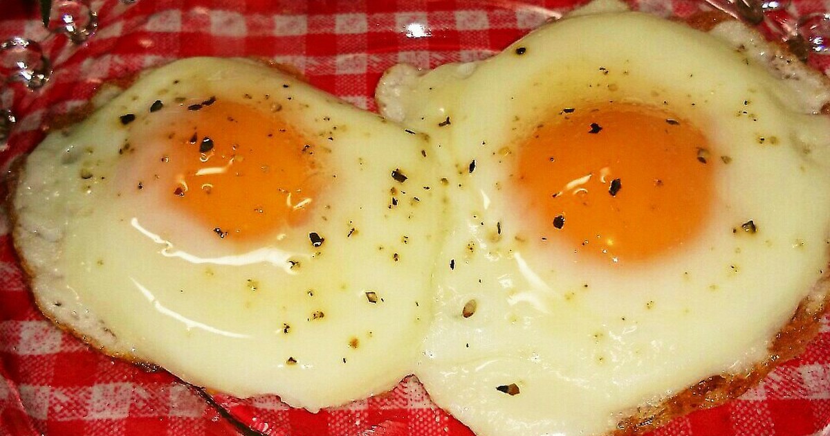 冷凍卵1個で 2個の目玉焼き 裏技 レシピ 作り方 By ゆぅゆ クックパッド 簡単おいしいみんなのレシピが355万品