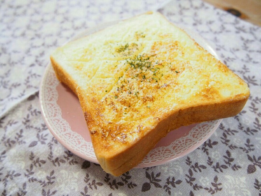 サクッジュワ♡簡単マヨ+粉チーズトーストの画像
